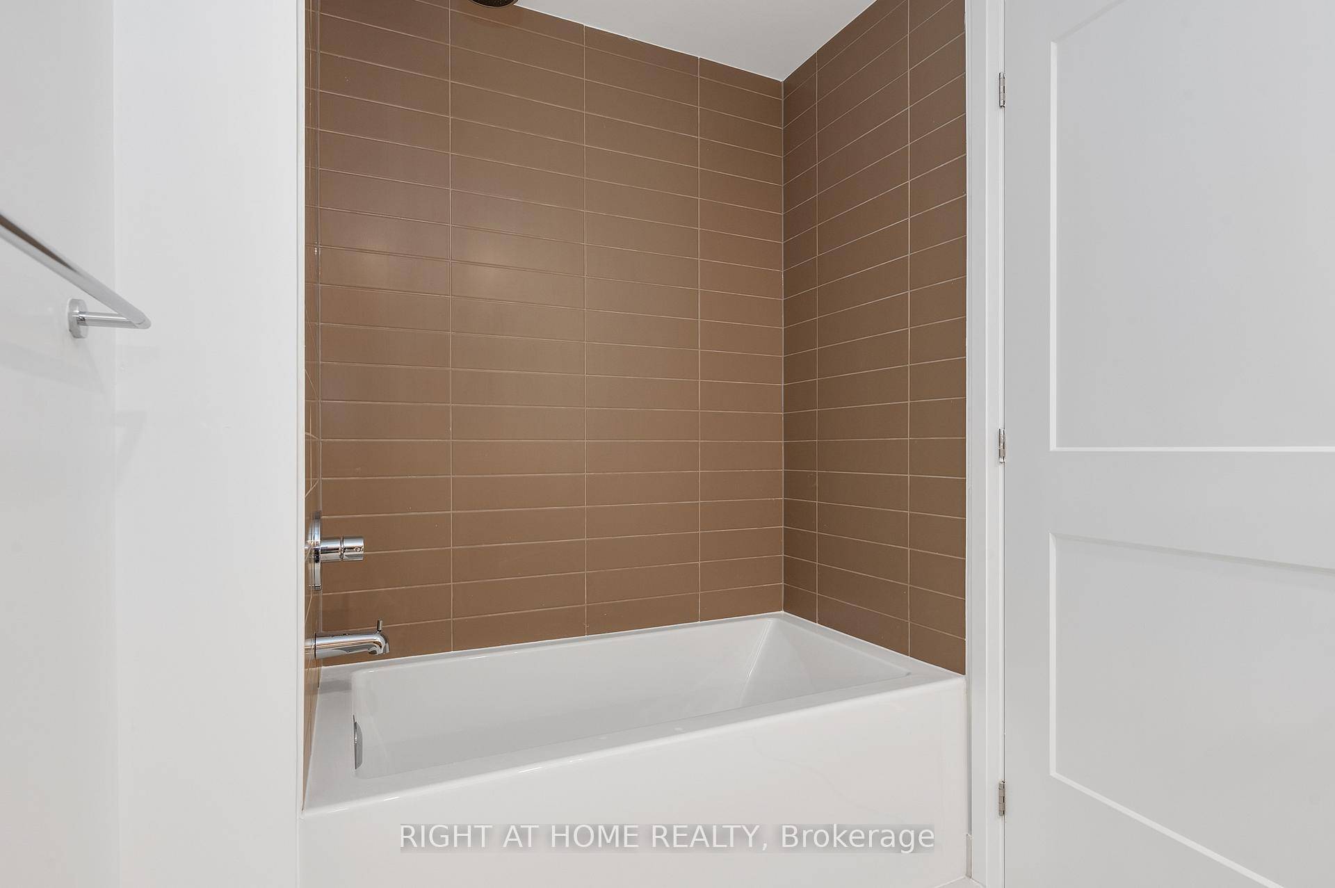 High end luxurious condo 3 years old, steps away from the Port Credit waterfront 1 bedroom separate den with large windows and balcony, spacious 4 pc bath.