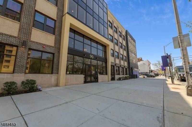 Welcome to Lofts at Lincoln Park and open concept living.