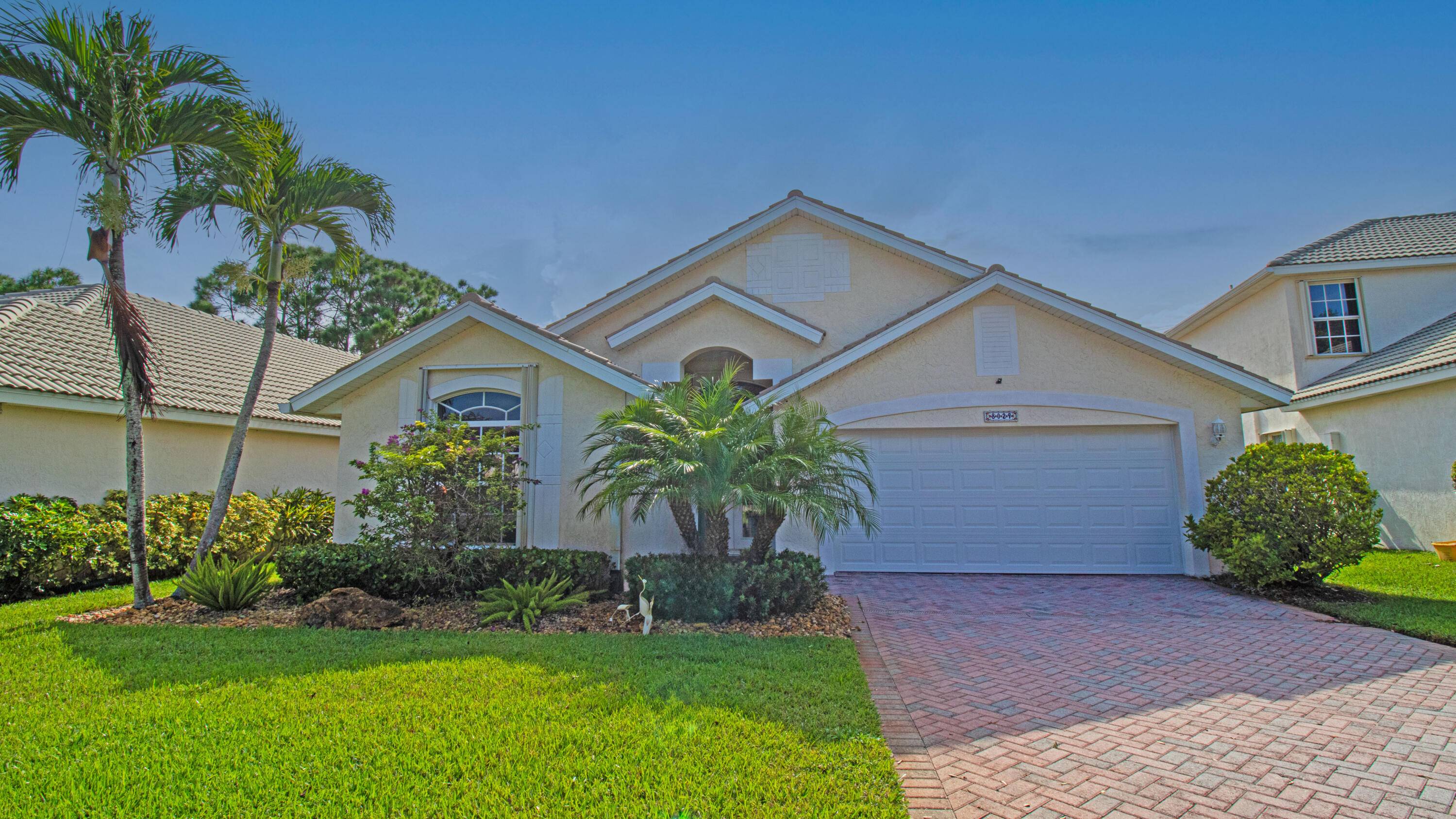 Wonderful 3 2 2 pool home in the lovely community in The Cottages.