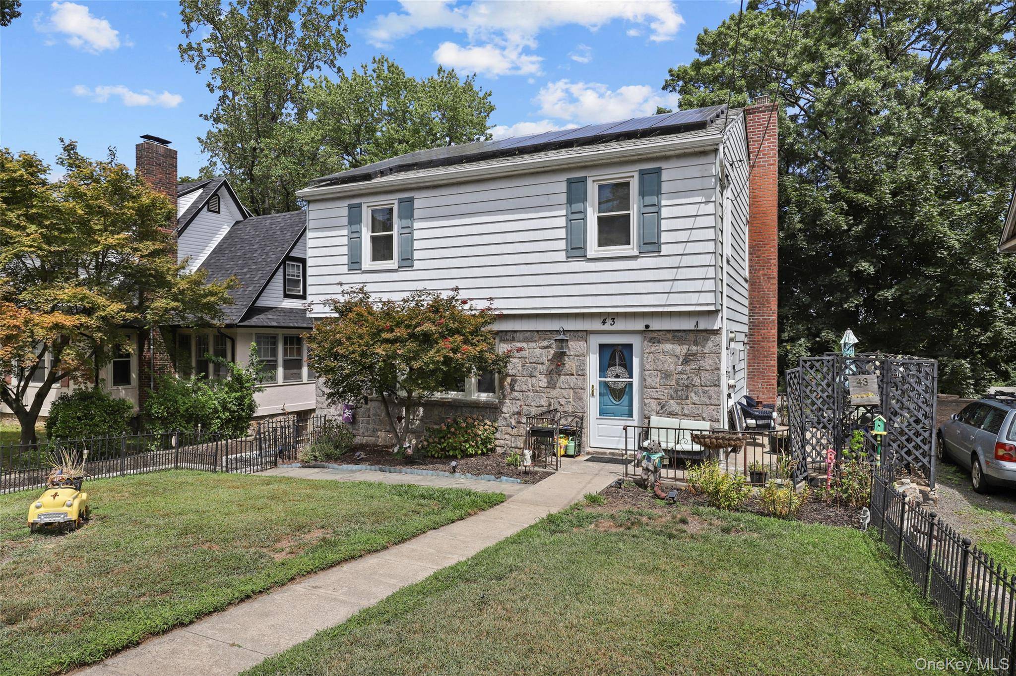 Charming Side Hall Colonial in Prime New Rochelle Location !
