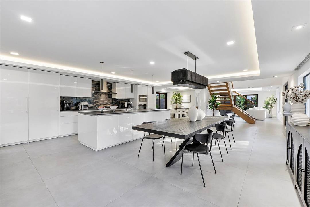 A truly unique modern home in the heart of Victoria Park, this 5 bedroom, 4.