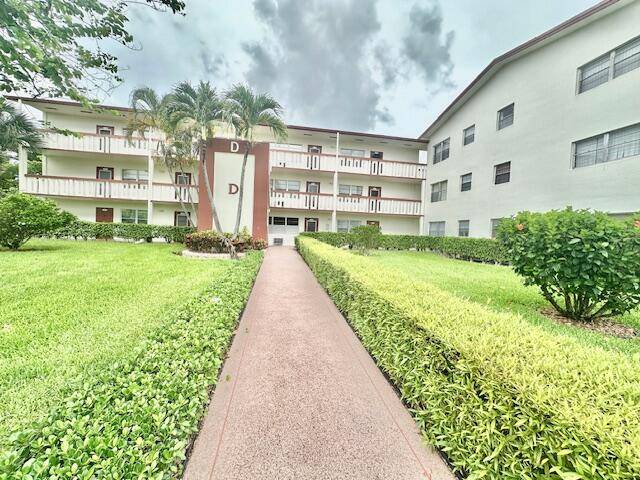 2 1. 5, Desirable 1st floor, CORNER, Lots of windows, furnished excludes personal items Musical items, tile throughout, screened patio overlooking magnificent lake view.
