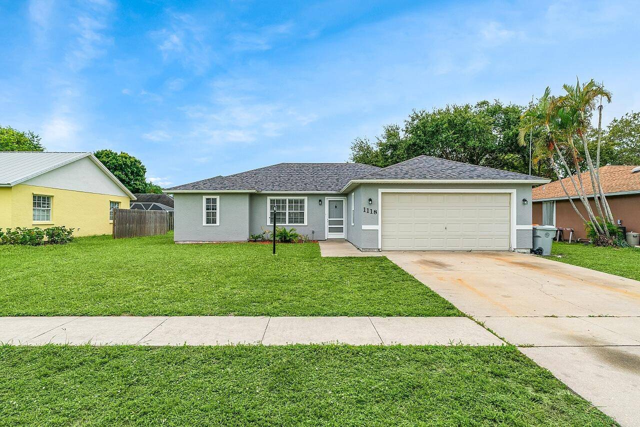 Prime Vero Beach location close to shopping, dining the beach.