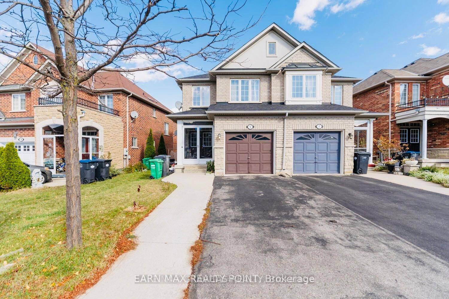 Modern and spacious, this legal 2 bedroom basement apartment is located in one of Bramptons most family friendly neighbourhoods.
