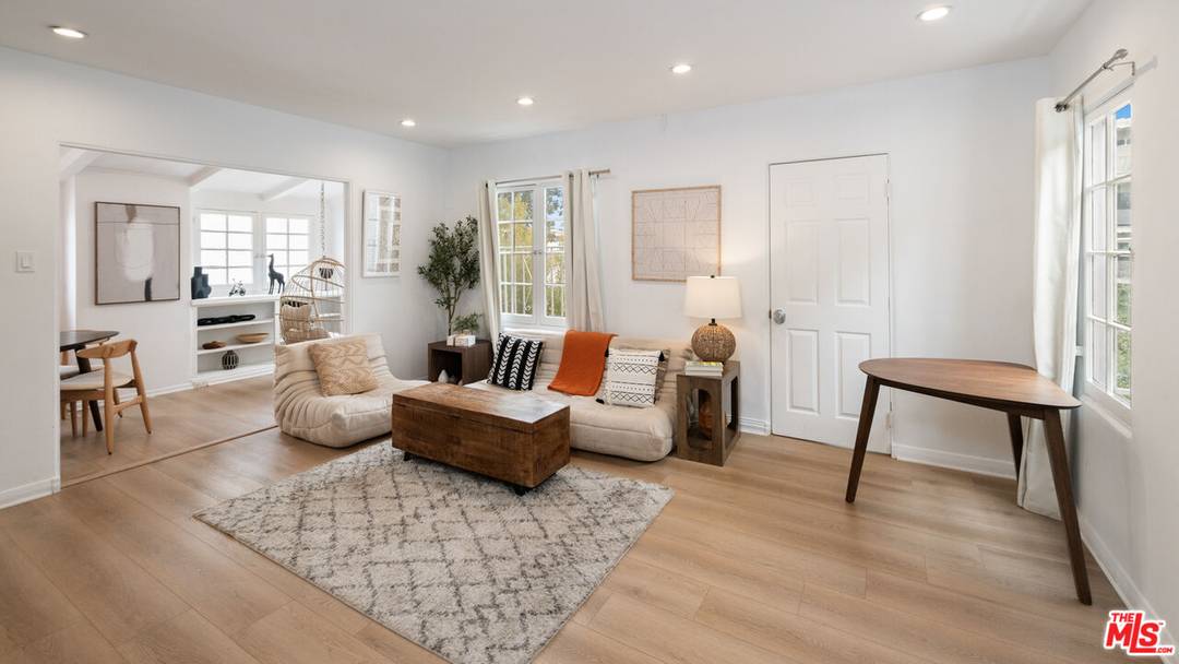 239  S Doheny Dr 2BR Beverly Grove La