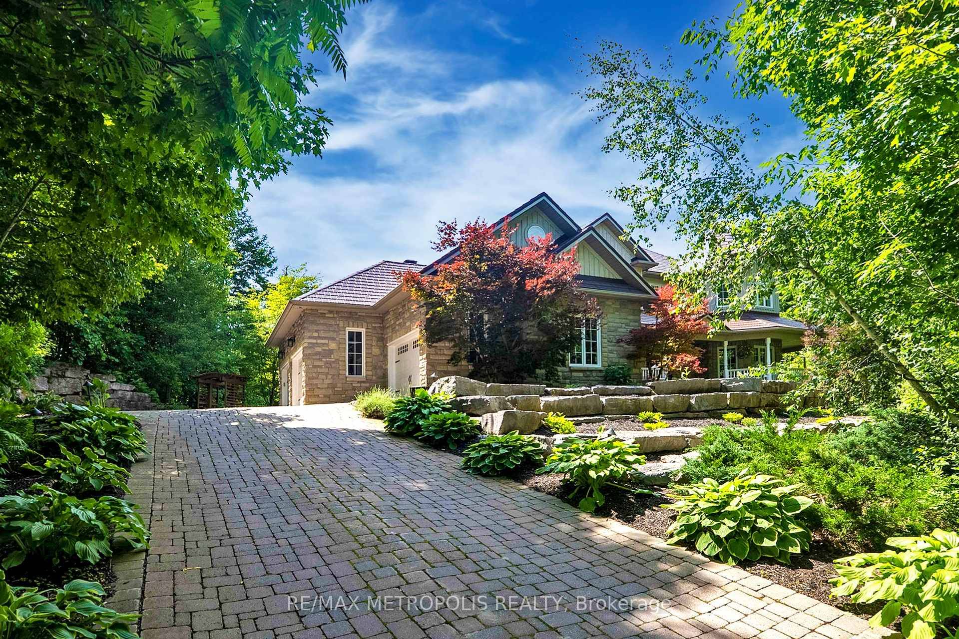 Stunning Stone Estate on 5.