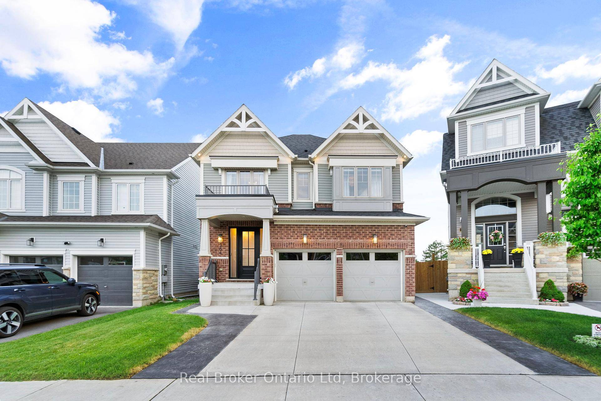 Welcome to life in Rockwood, where kids still ride bikes, neighbours become friends, and community charm meets everyday comfort.