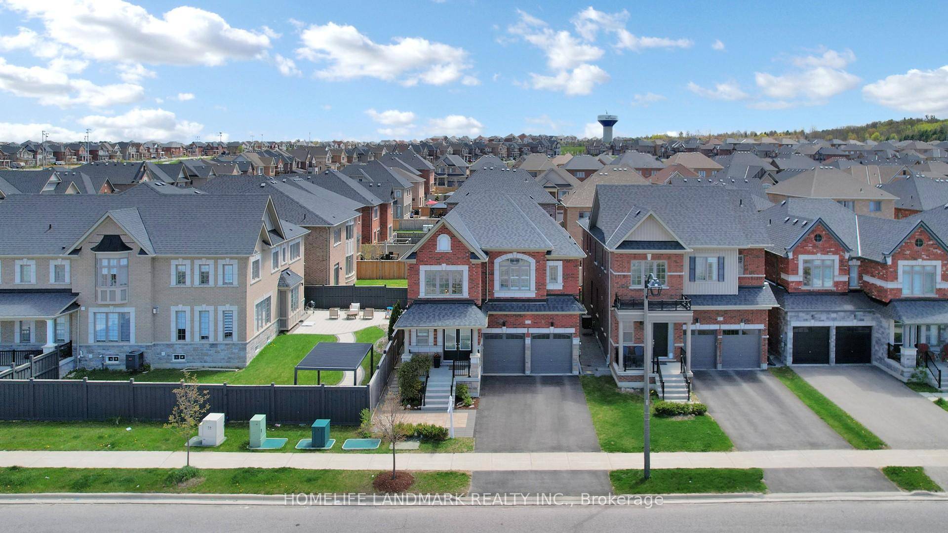 Welcome to this Show Stopping home in the highly desirable Hillsborough community of Holland Landing, East Gwillimbury !