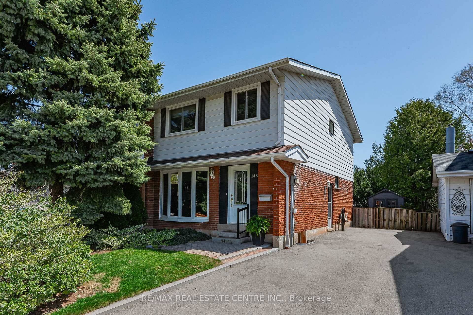 Discover this beautifully updated 4 bedroom, 2 bath home located in a vibrant, well connected neighborhood perfect for professionals, couples, or anyone seeking stylish, low maintenance living.