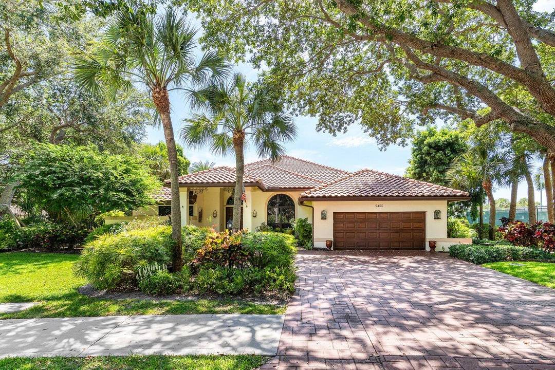 Bright Spacious 4BR 3BA Pool Home in the highly desirable Gated Delray Beach Community of Andover Nearly 1 2 Acre LotWelcome to true South Florida living in this beautifully maintained ...