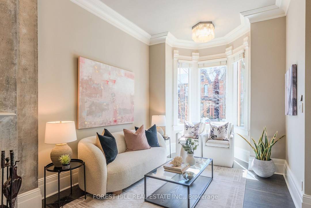 An 1880s Victorian on one of Cabbage town's most coveted streets, thoughtfully configured into two distinct suites.