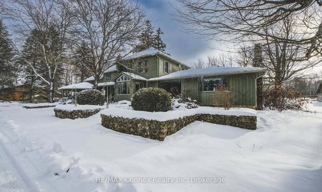 THIS BEAUTIFUL COUNTRY RETREAT AWAITS YOU AND YOUR FAMILY !