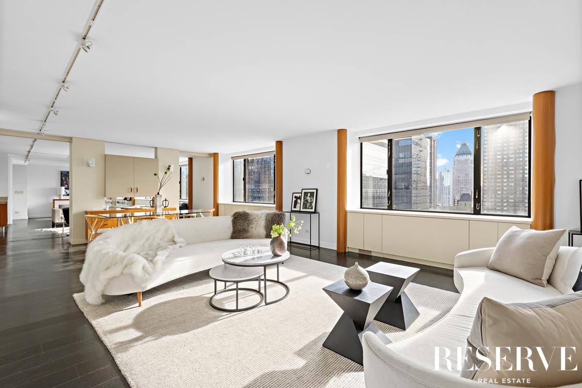 SORRY, NO PETSCome home to this one of a kind combination apartment with endless space and incredible views !