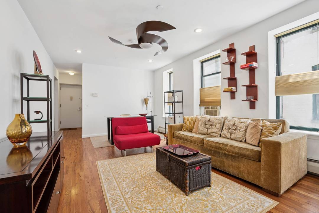 Bright amp ; Spacious 1 Bedroom Duplex in Historic Hamilton HeightsWelcome to your new home in The Washington, a well maintained, six story elevator co op located on a quiet, ...