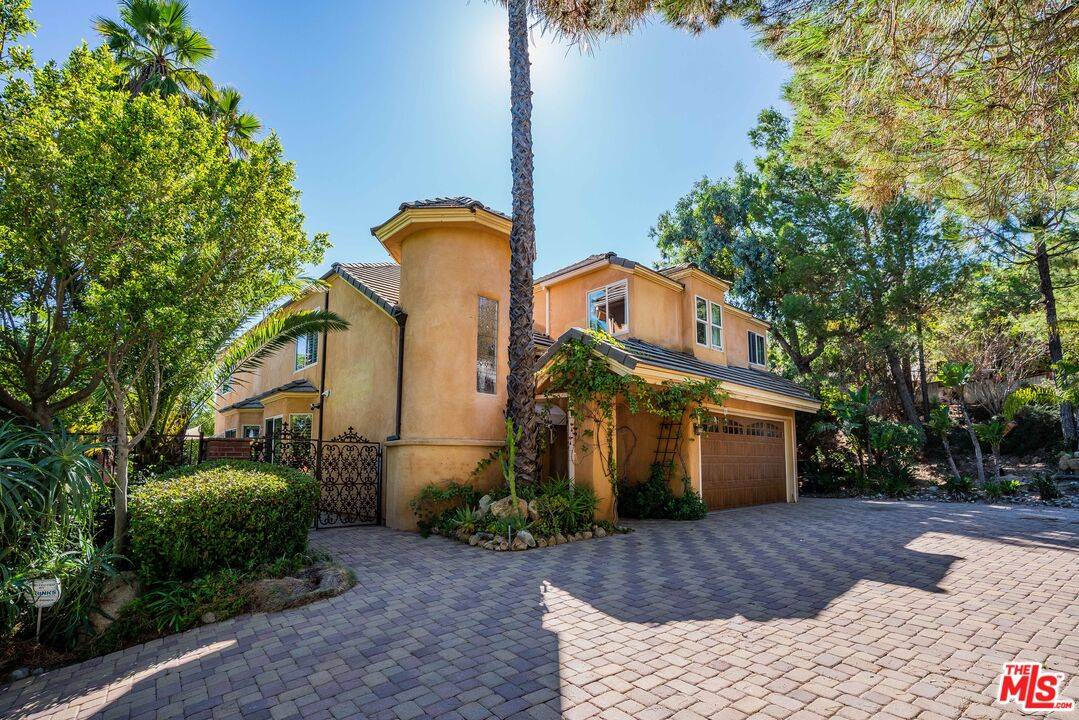 23440  W Moon Shadows Dr Malibu LA