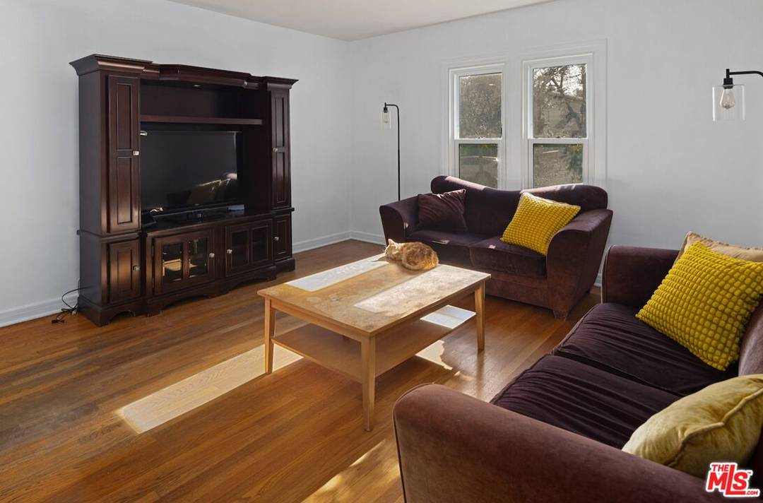 6501   Commodore Sloat Dr 5BR Beverly Grove La