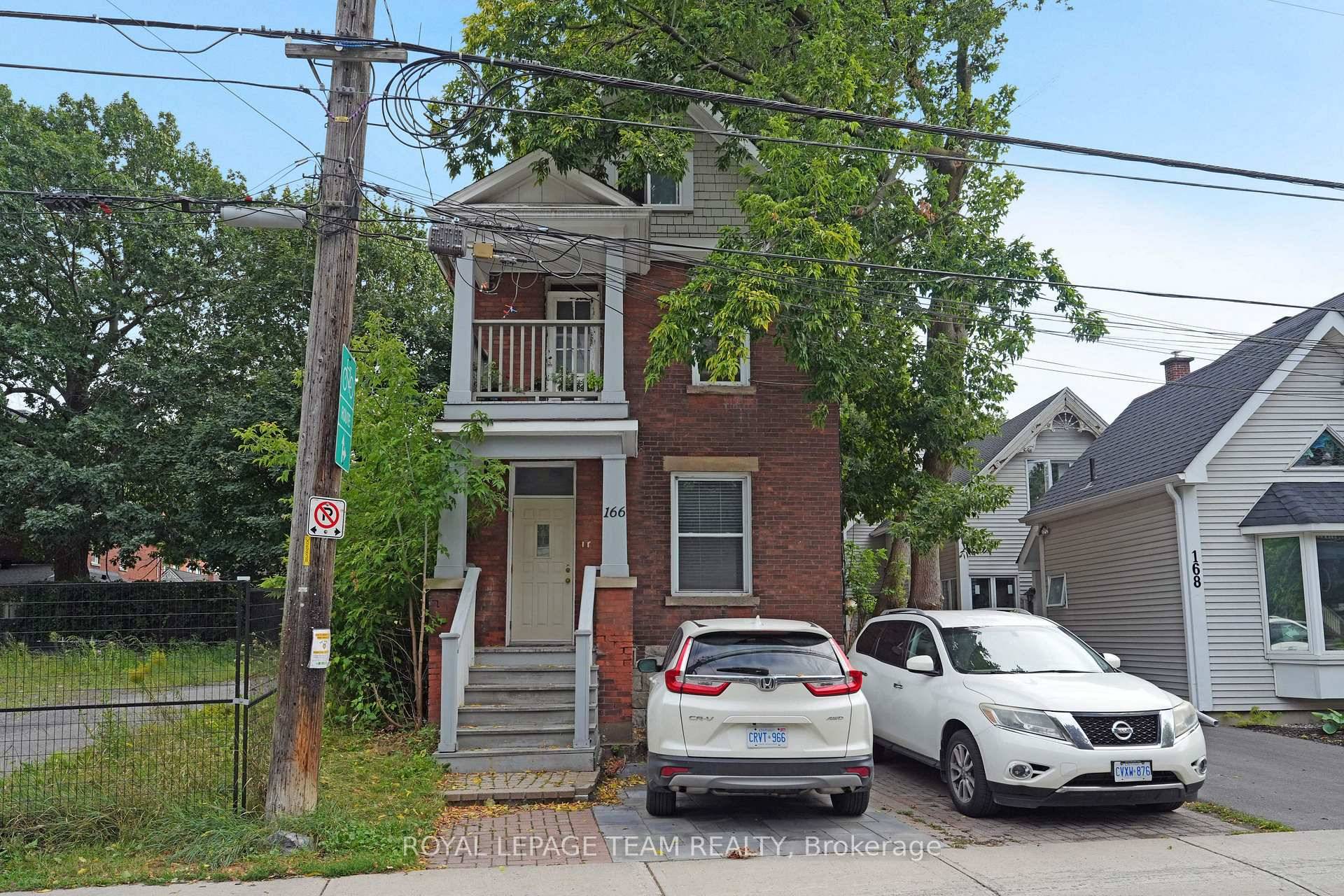 Three Storey Duplex in the Heart of the Glebe.