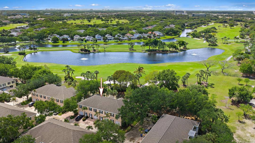 Peaceful golf course living in Charleston Court at Abacoa.