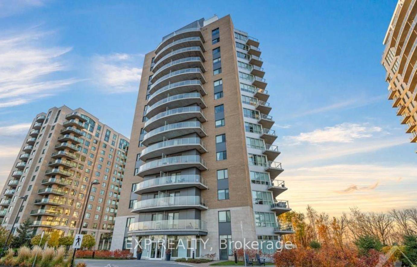 Discover upscale living at Petrie's Landing with a stunning and serene view of the Ottawa River !