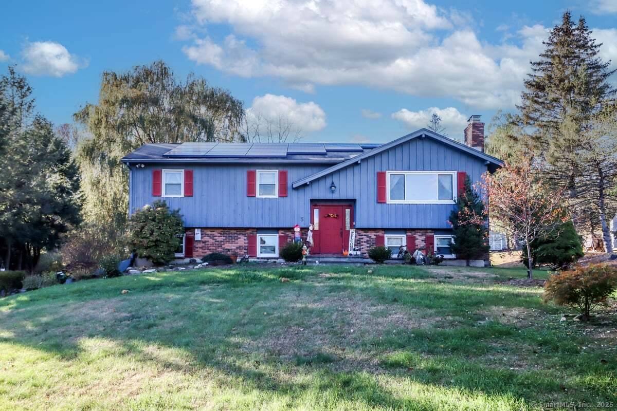 Nicely appointed 3 bedroom 2.