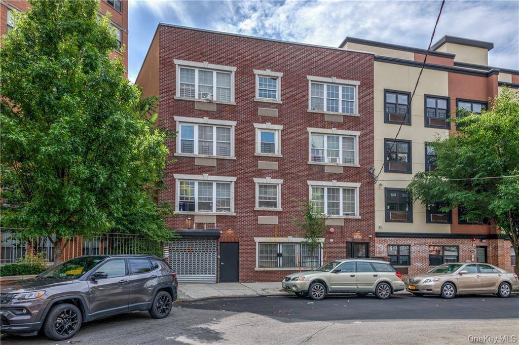 Welcome to 2430 Lyvere Street !