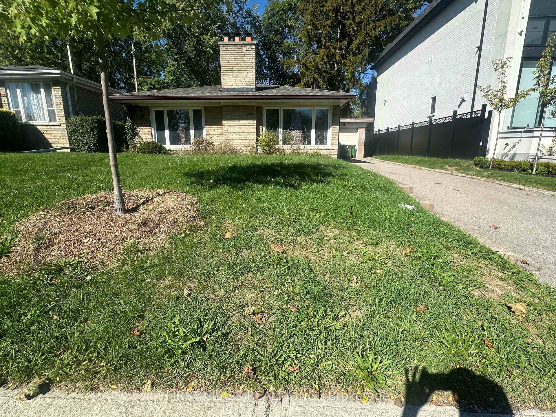 Yonge Finch ! In the Heart Of North York, Prestigious Spacious, Bright 3 Bedrooms Detached Home with Huge Yard for Lease.