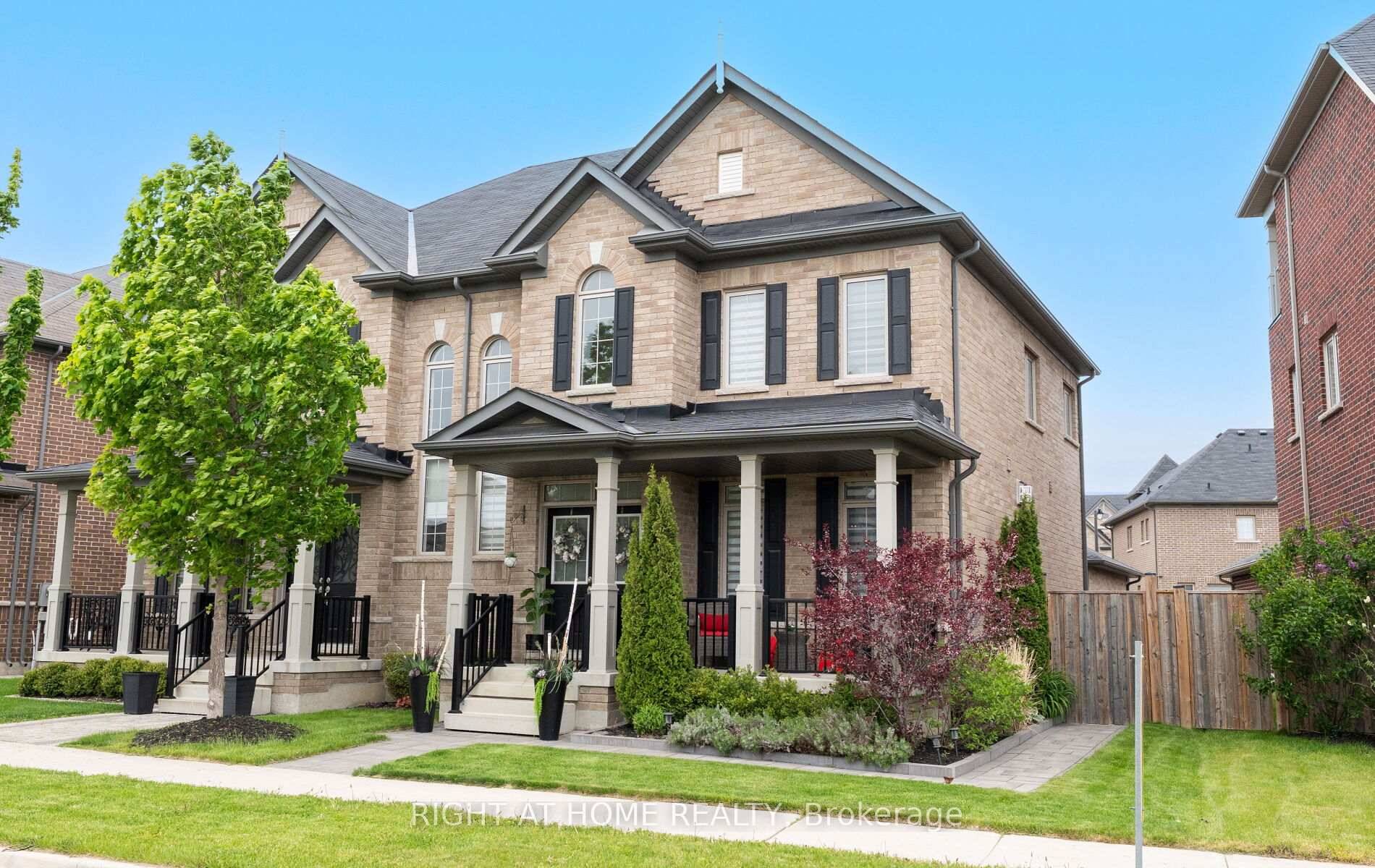 Welcome to 26 East's Corners Blvd.