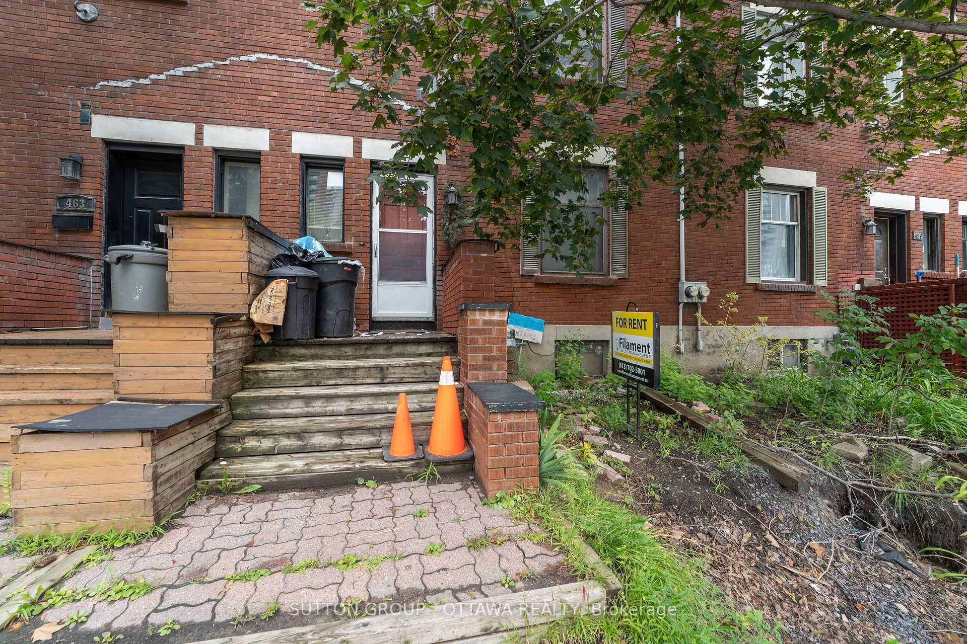 Luxurious 3 bedroom urban townhome in the heart of downtown Ottawa !