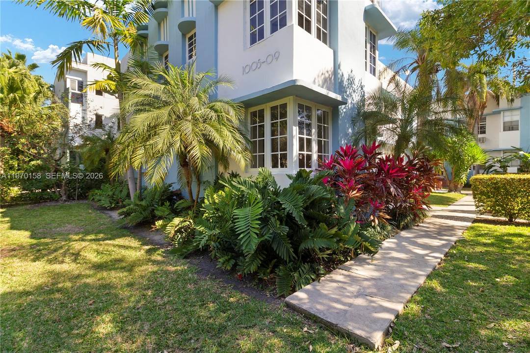 Stunning Art Deco Gem in the Heart of Miami Beach Experience the perfect blend of historic charm and modern luxury in this fully renovated 2 bedroom, 2 bathroom residence.