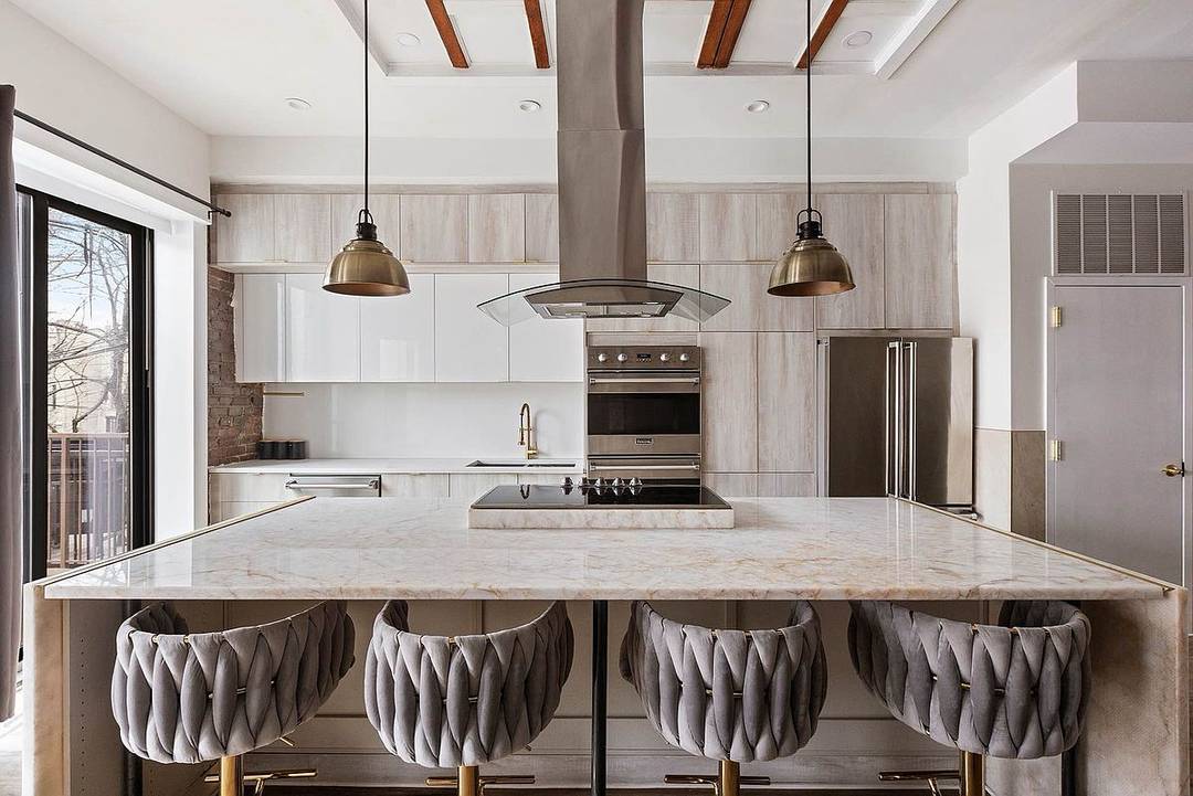 Welcome to 294 Albany Avenue !