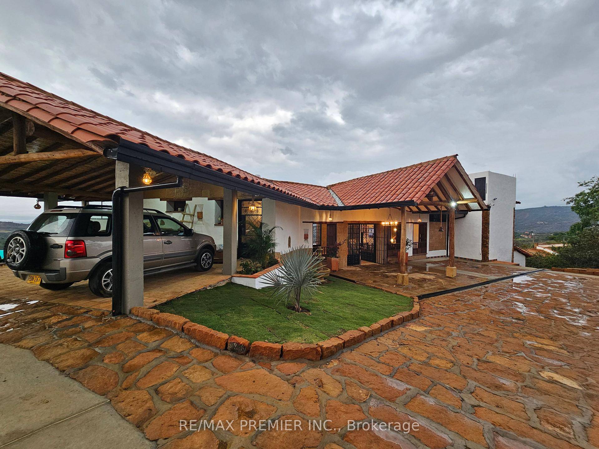 BARICHARA COLOMBIA, Own the Best Location.