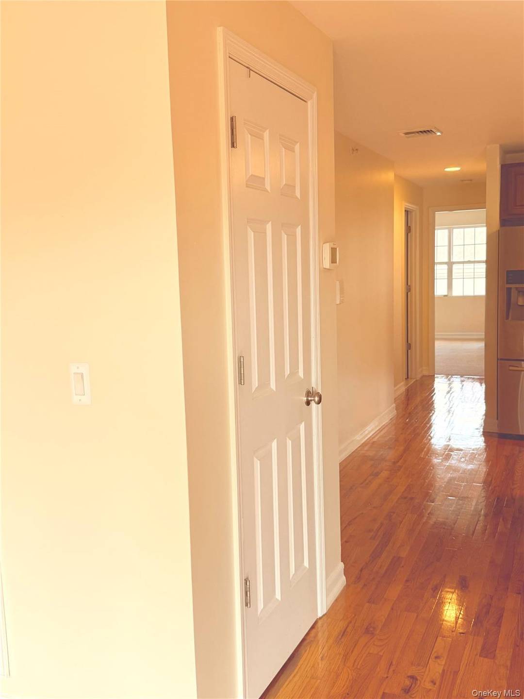 This beautiful spacious 2 bedroom 2 bathroom condominium is close to all transportation.