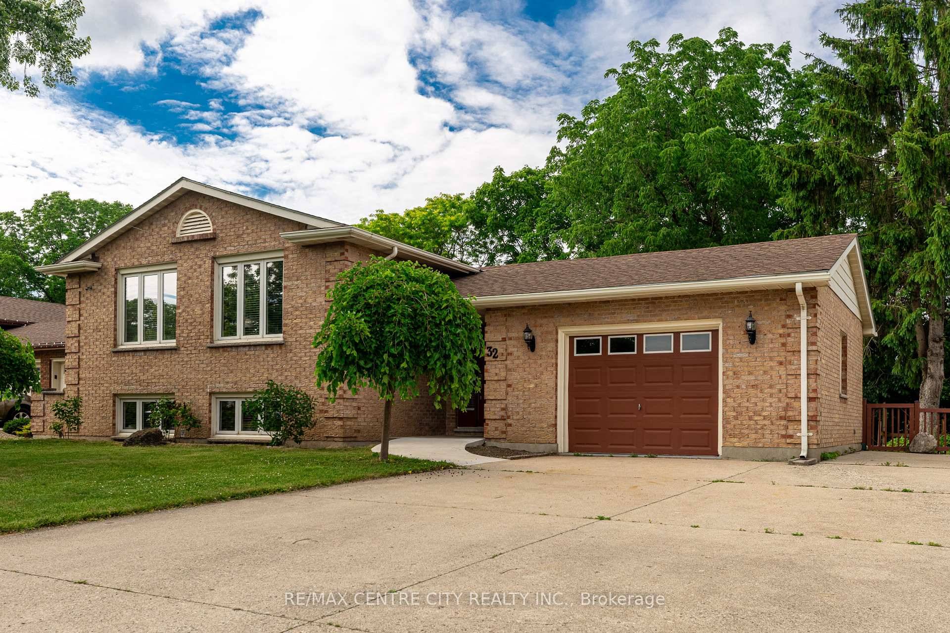 This beautiful raised ranch is located on a desirable street backing onto the Dalewood ravine.