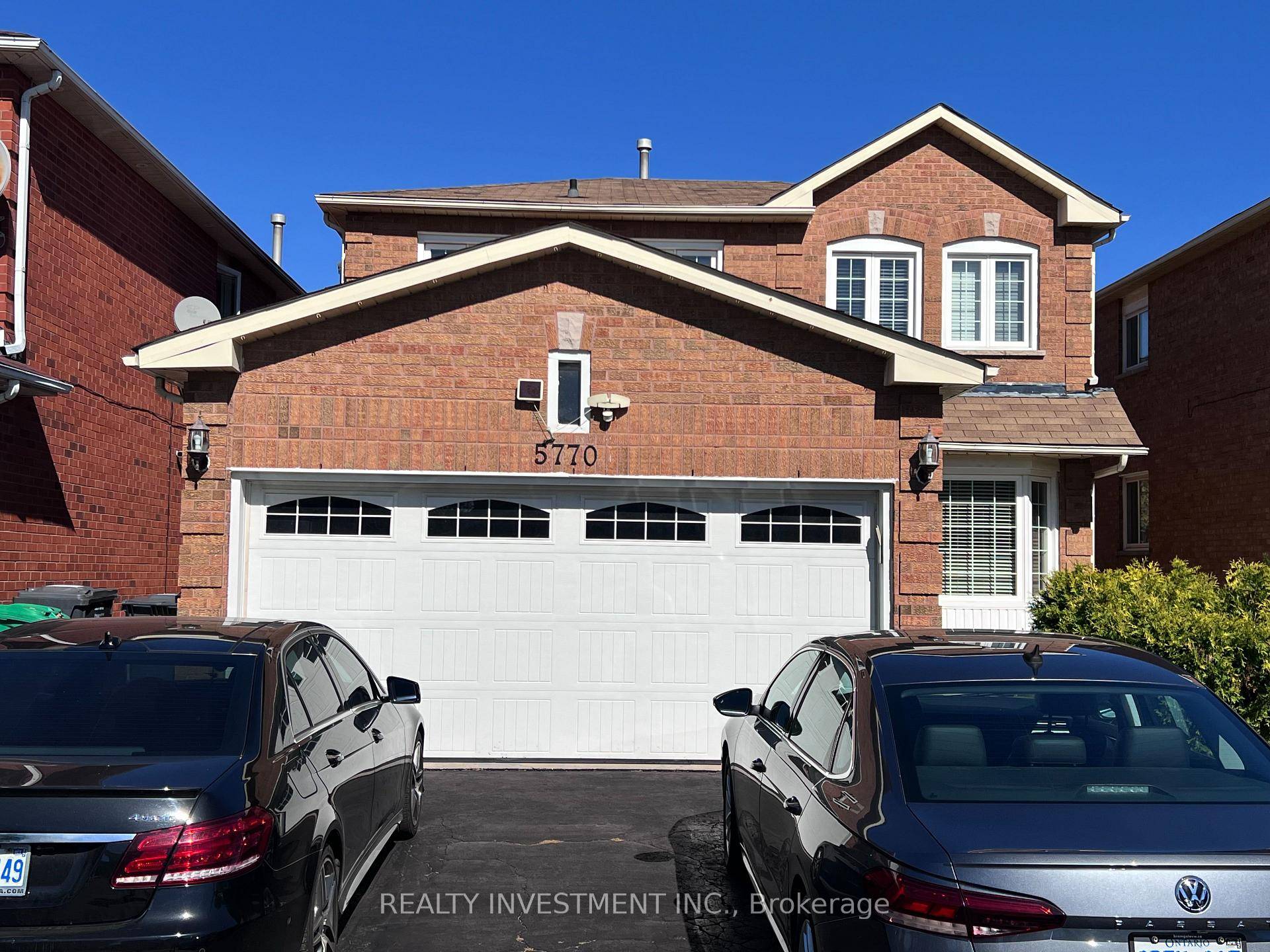 One Primary bedroom available for lease in detached house for family with parking, walking distance from Britannia and Winston Churchill in Mississauga nearby bus stop.