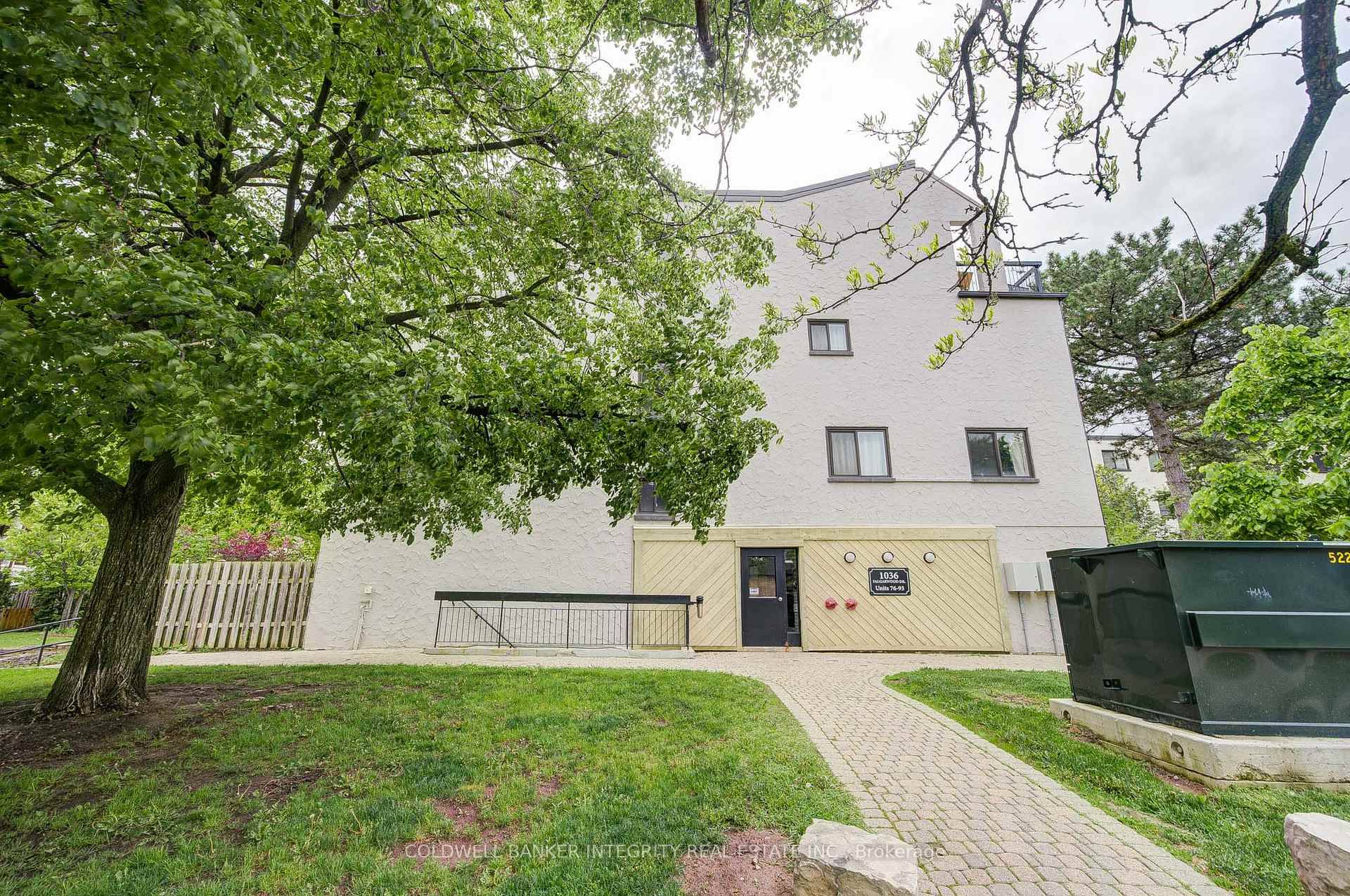 Absolutely Stunning Spacious 3 Bedroom Condo Townhouse 1, 367Sq.