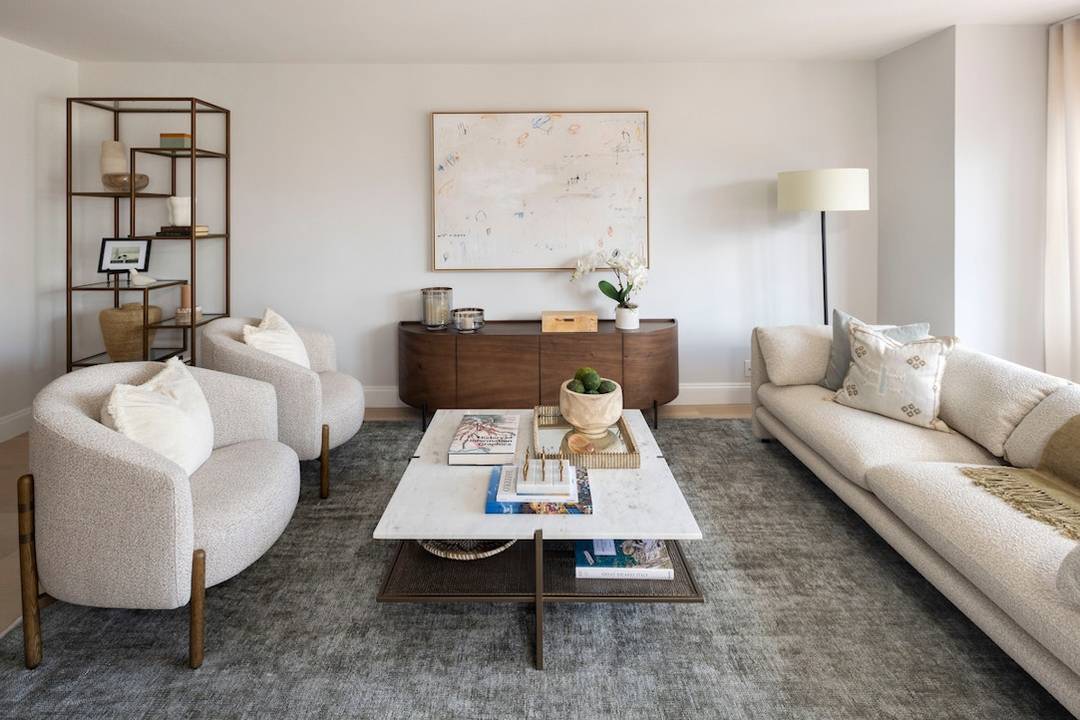 Welcome to this east and north facing oversized 1 bedroom with city views.
