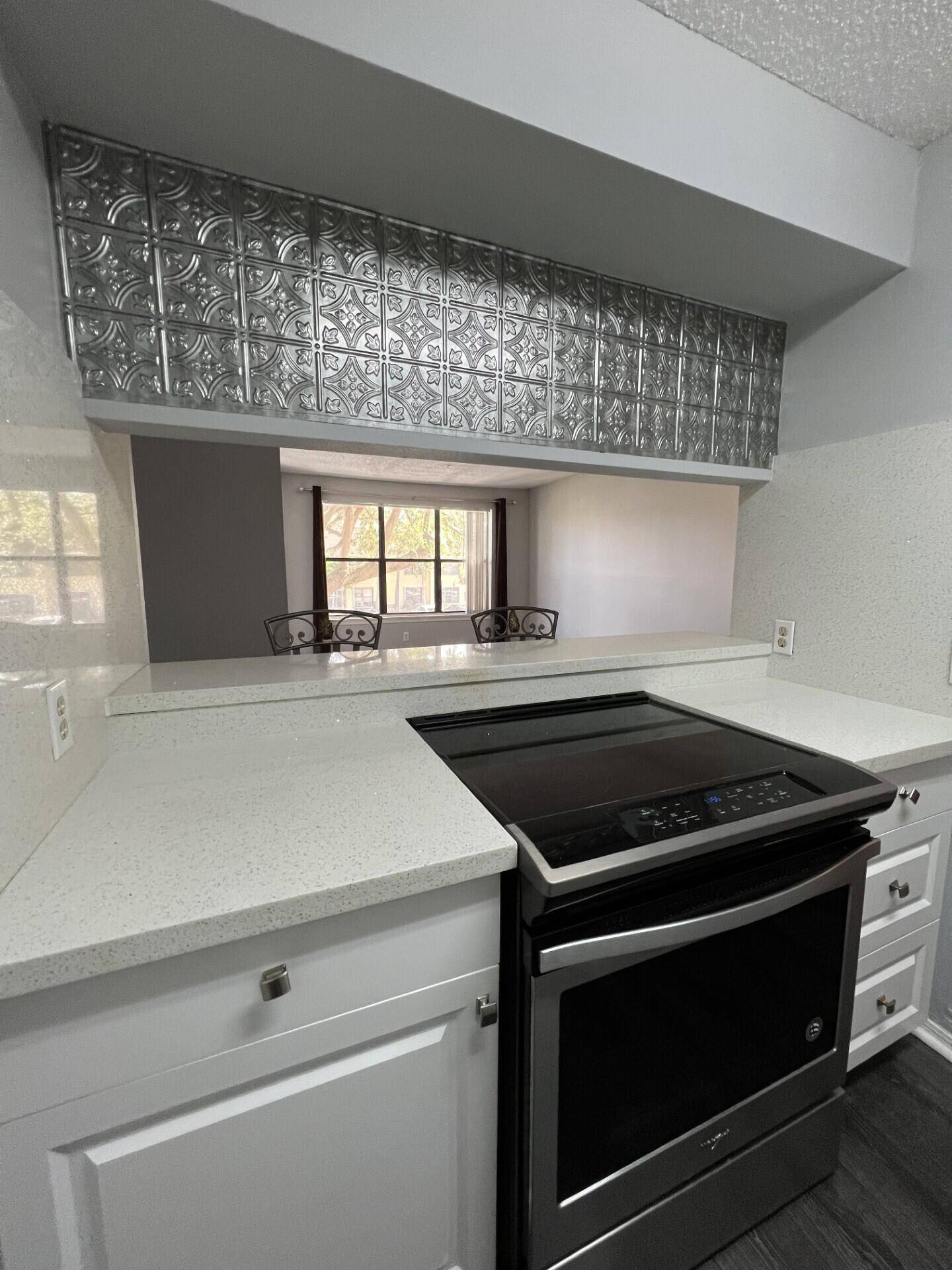 Renovated unit. Great investment oppurtunity, can be rented day one.