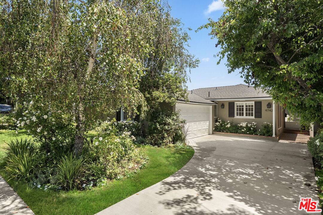 9742   Saturn St 3BR Beverlywood La