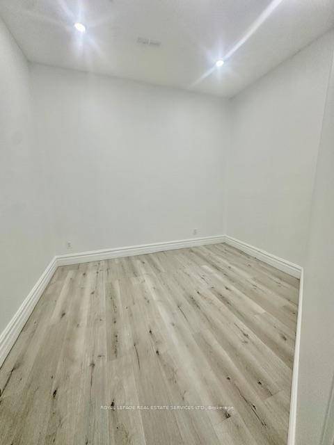 Great Opportunity To Rent A Nice Private Room ON 3RD FlOOR MALES ONLY, Prime Old Cabbagetown 3 Storey Property All Inclusive high speed Internet, All Utilities, Laundry Room, Modern Kitchen ...