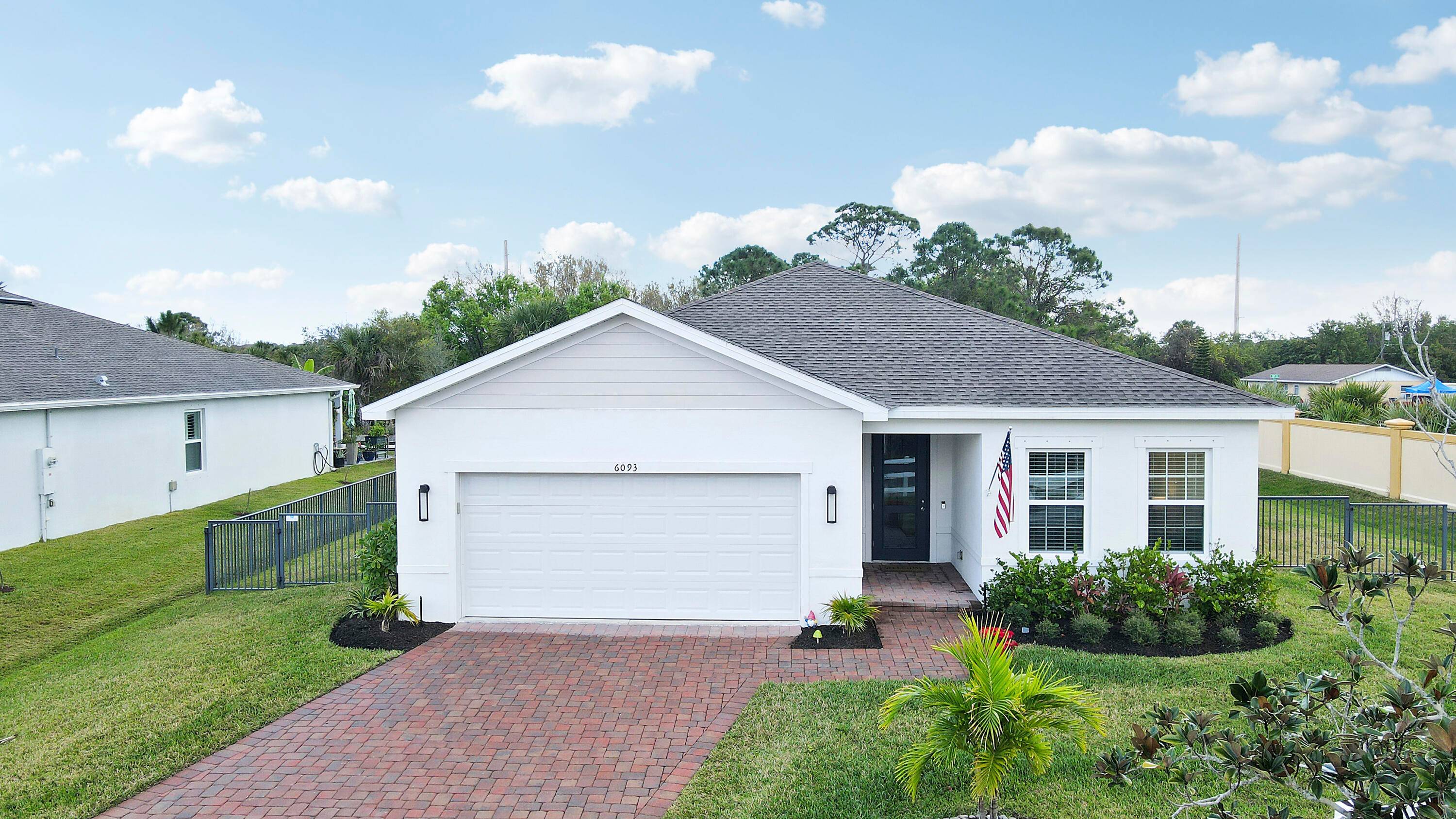Home sweet home ! Charming 3BR Den 2BA 2CG home built in 2022 on a 0.