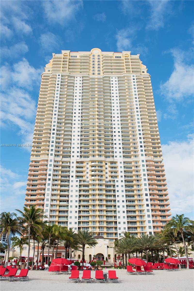 Beautiful 3 bedroom, 3 bath unit in luxurious Acqualina Resort.