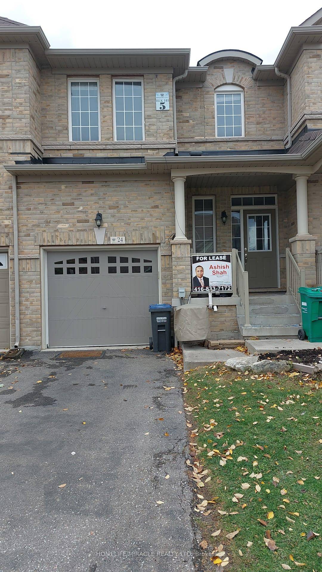 Excellent Location Townhome Situated On A Quiet Child Safe Court, Steps To All Amenities.