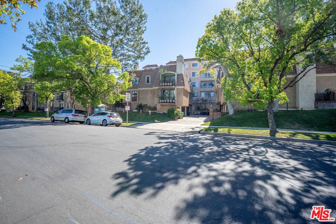 4368  W 8th St 3BR Hancock Park La