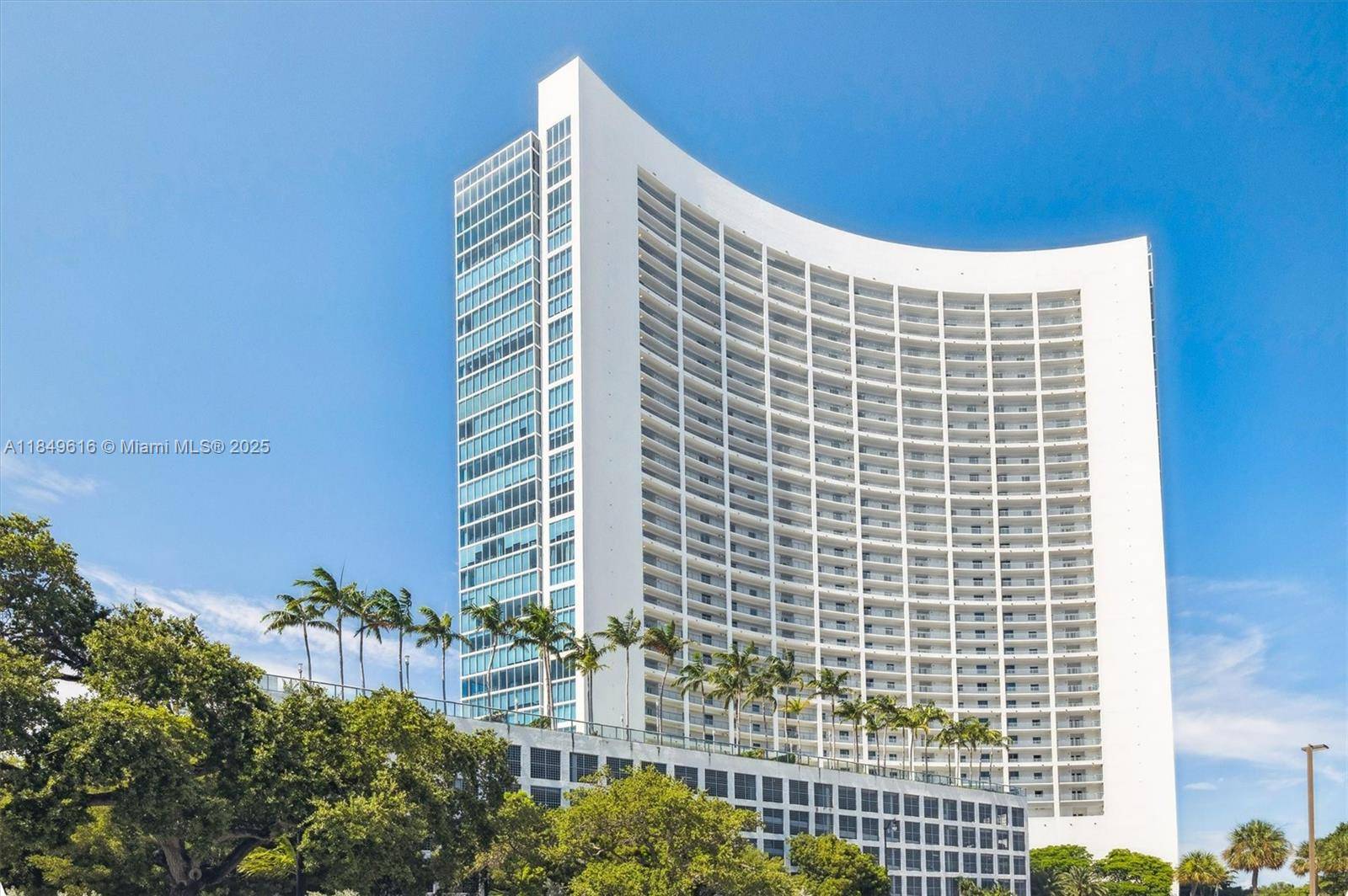 Welcome to your new home in the heart of Edgewater, one of Miami s most sought after neighborhoods !