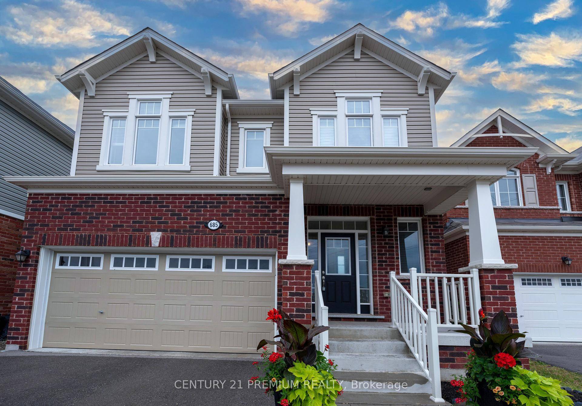 Gorgeous, Well Kept detached 4 Bedrooms And 2.