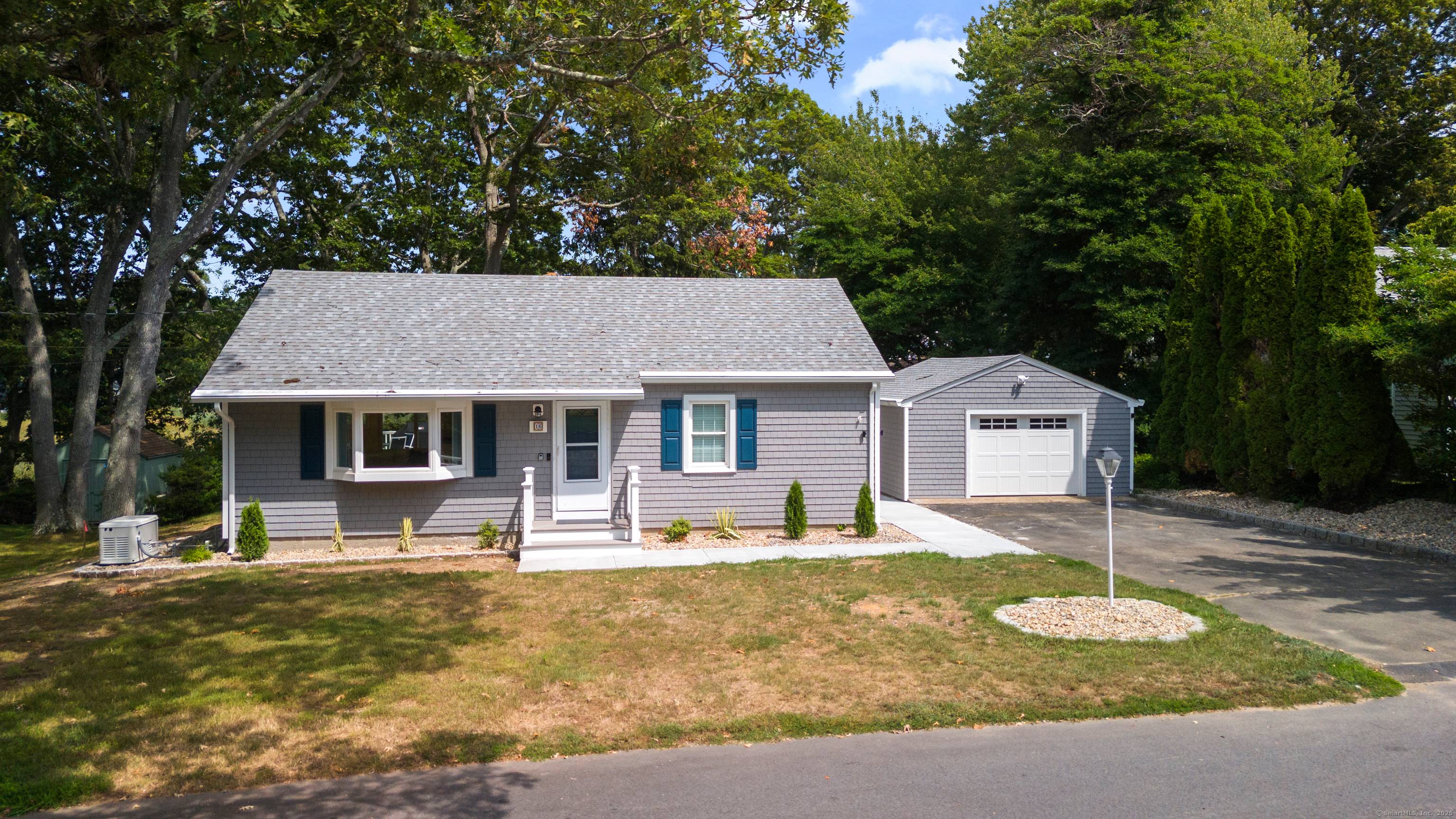 Thoughtfully Enhanced Old Saybrook Retreat Steps from Knollwood Beach !
