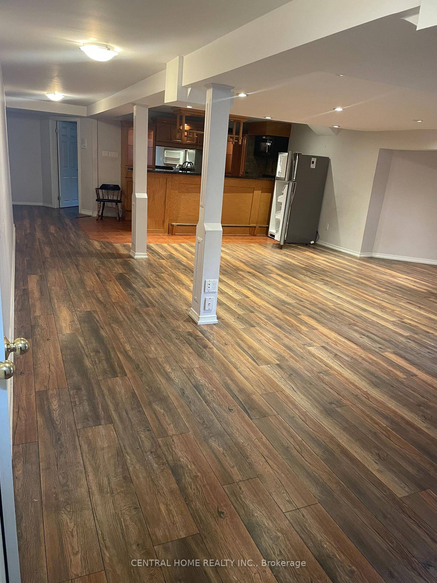 1000 1100 SQFT BASEMENT APARTMENT.