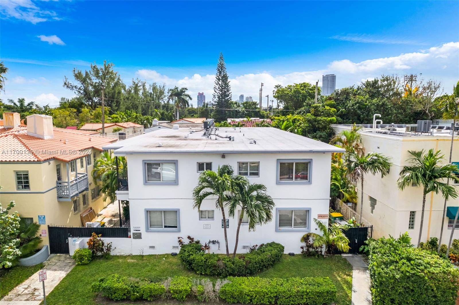Beautiful bright 2 bed 2 bath apt in the heart of Miami Beach, short distance from Flamingo Park and just few blocks from the beach.