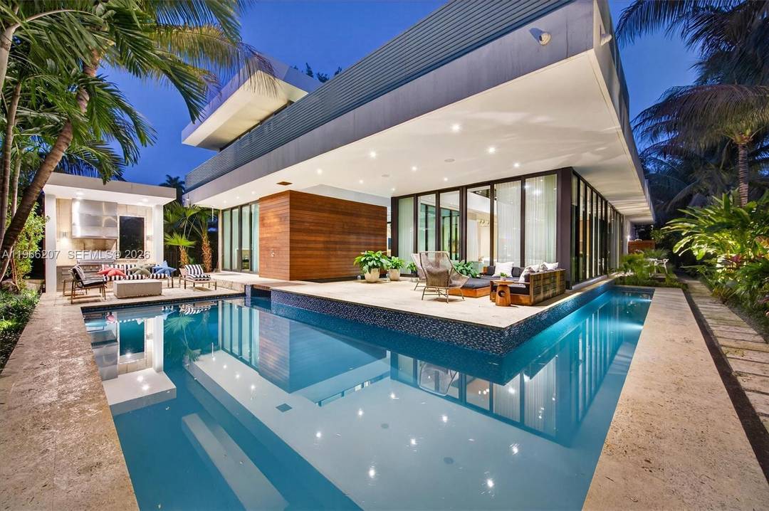 2300 Sunset Drive is a tropical modern six bedroom, eight bathroom home on Sunset Island 3 in Miami Beach one of only two guard gated island communities you can actually ...