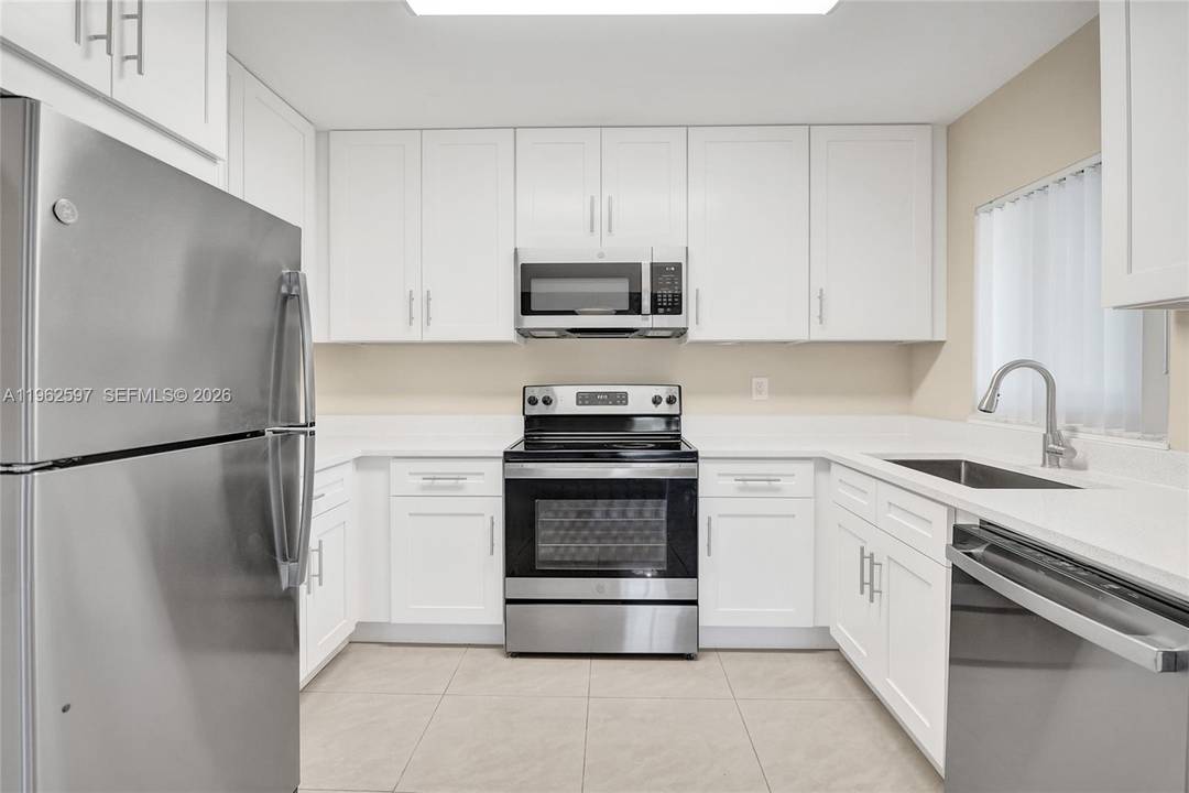 NEW ROOF Turn key, income producing duplex in Southwest Fort Lauderdale now available !